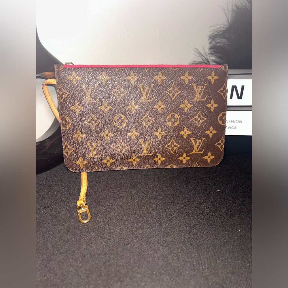 Authentic LOUIS VUITTON 
Monogram Neverfull MM GM Pochette Pivoine